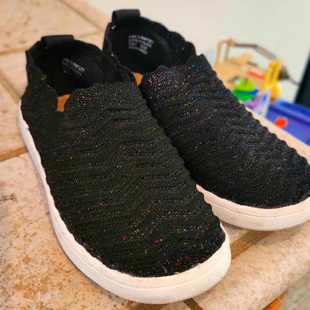 Little Girl's shoes size 13
